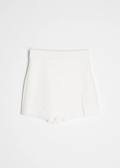 SHORT CON ABERTURA