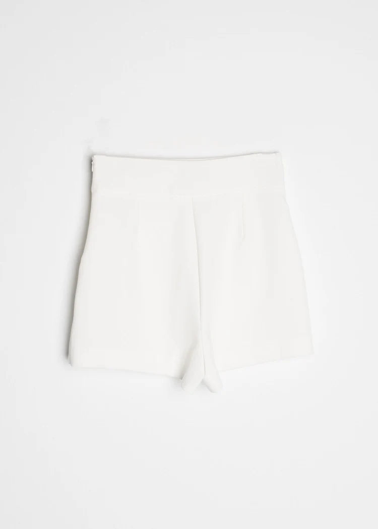 SHORT CON ABERTURA