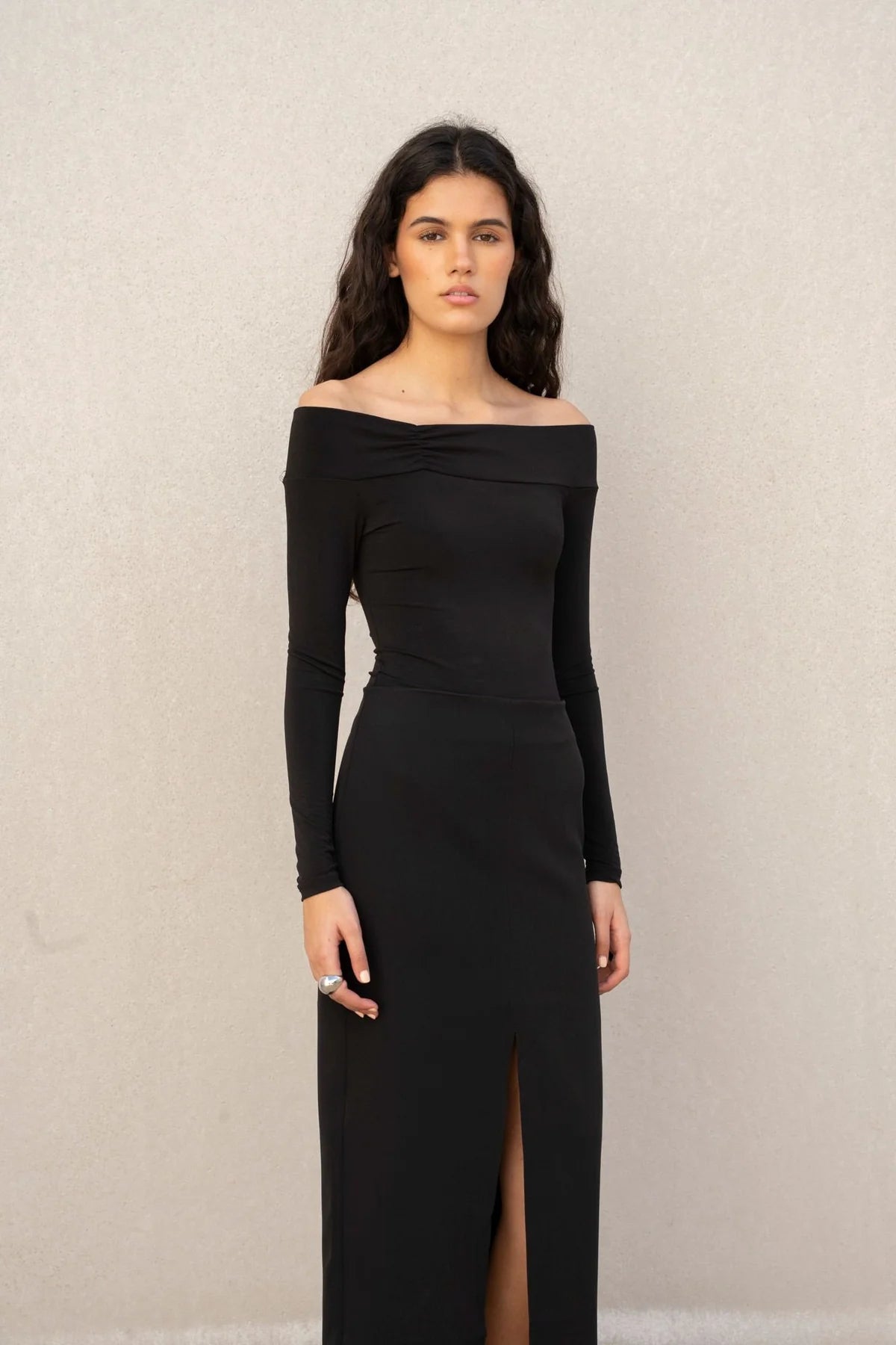 FALDA MIDI CON ABERTURAS
