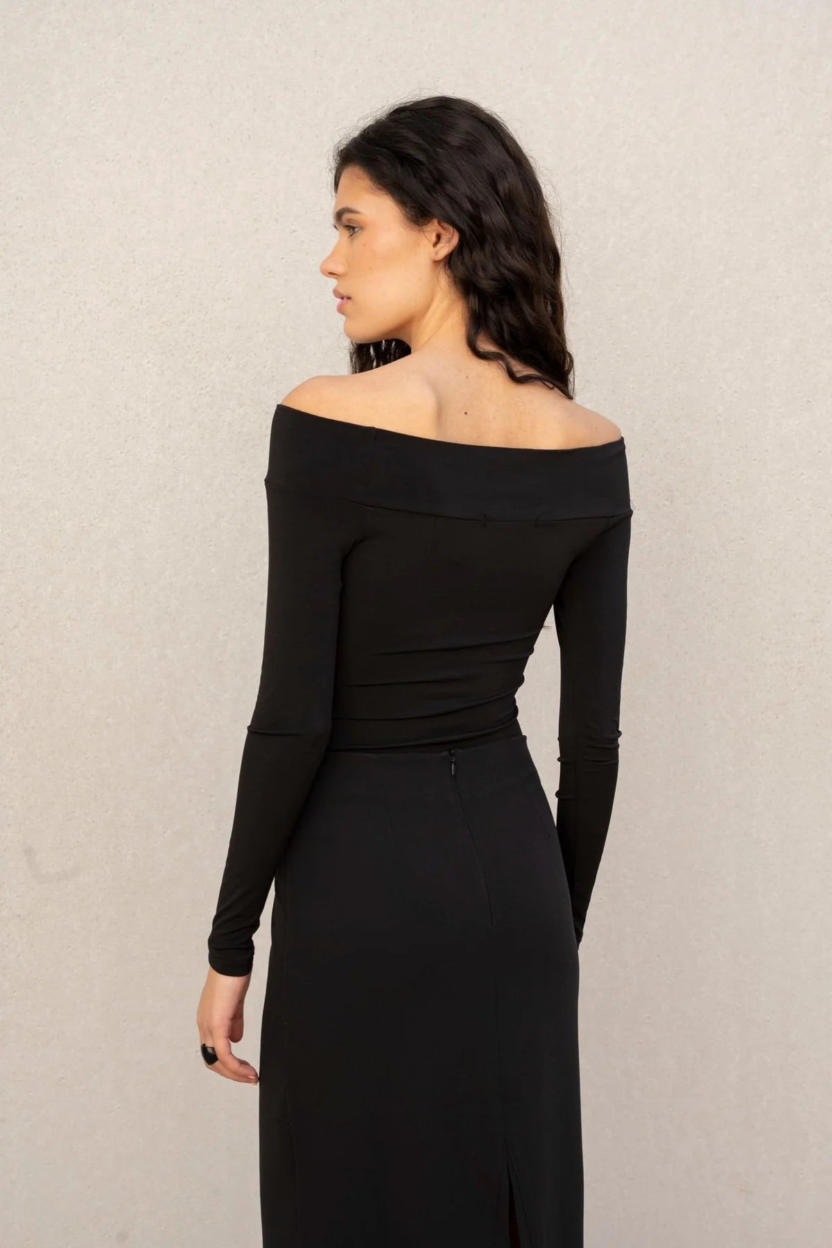 FALDA MIDI CON ABERTURAS