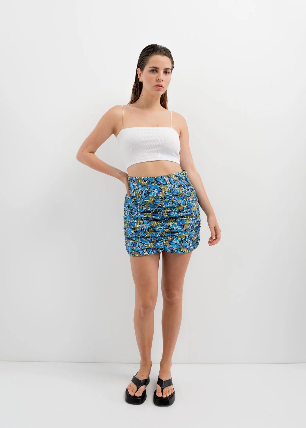 FALDA-MINI FRUNCES FLORES AZULES