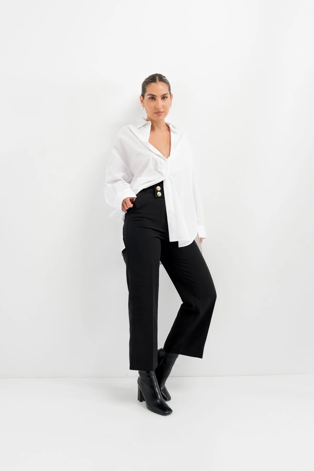 PANTALÓN CROPPED BOTONES DORADOS