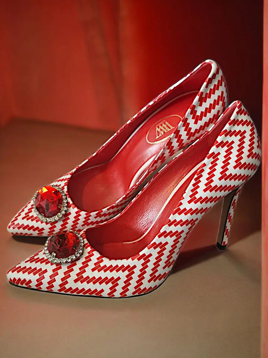 Estampado de piel a rayas rojas con adorno Tacones de aguja