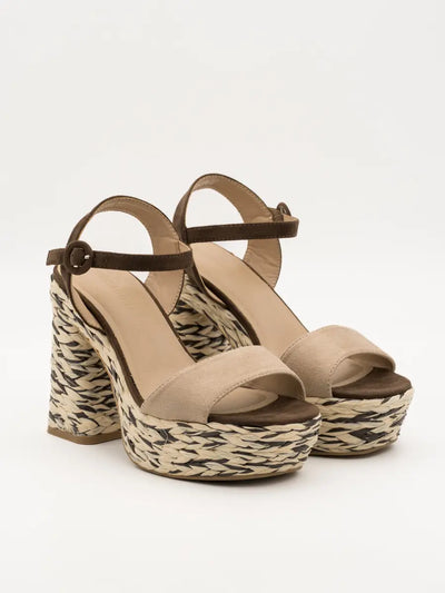 SANDALIA DE CUÑA ESTAMPADA