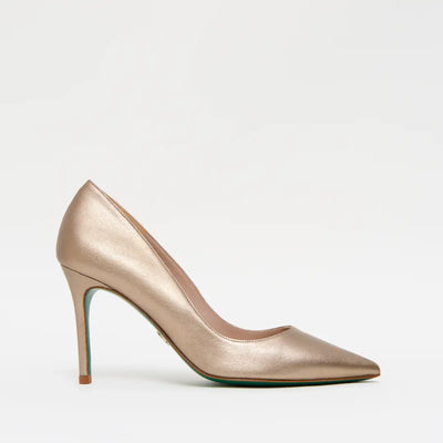Zapatos Stilettos Viena dorados en piel metalizada.
