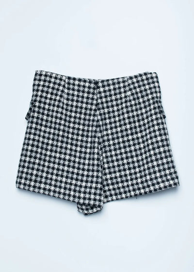 SHORT CON SOBREFALDA