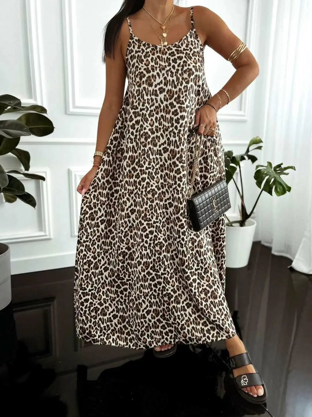Vestido de tirantes con estampado animal.