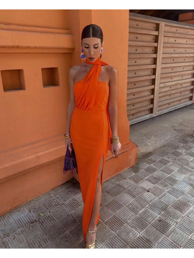 vestido sin tirantes con hombros descubiertos