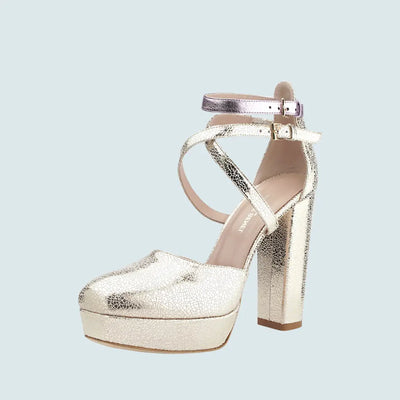 ZAPATOS CON PLATAFORMA DORADA Y CORREAS CRUZADAS
