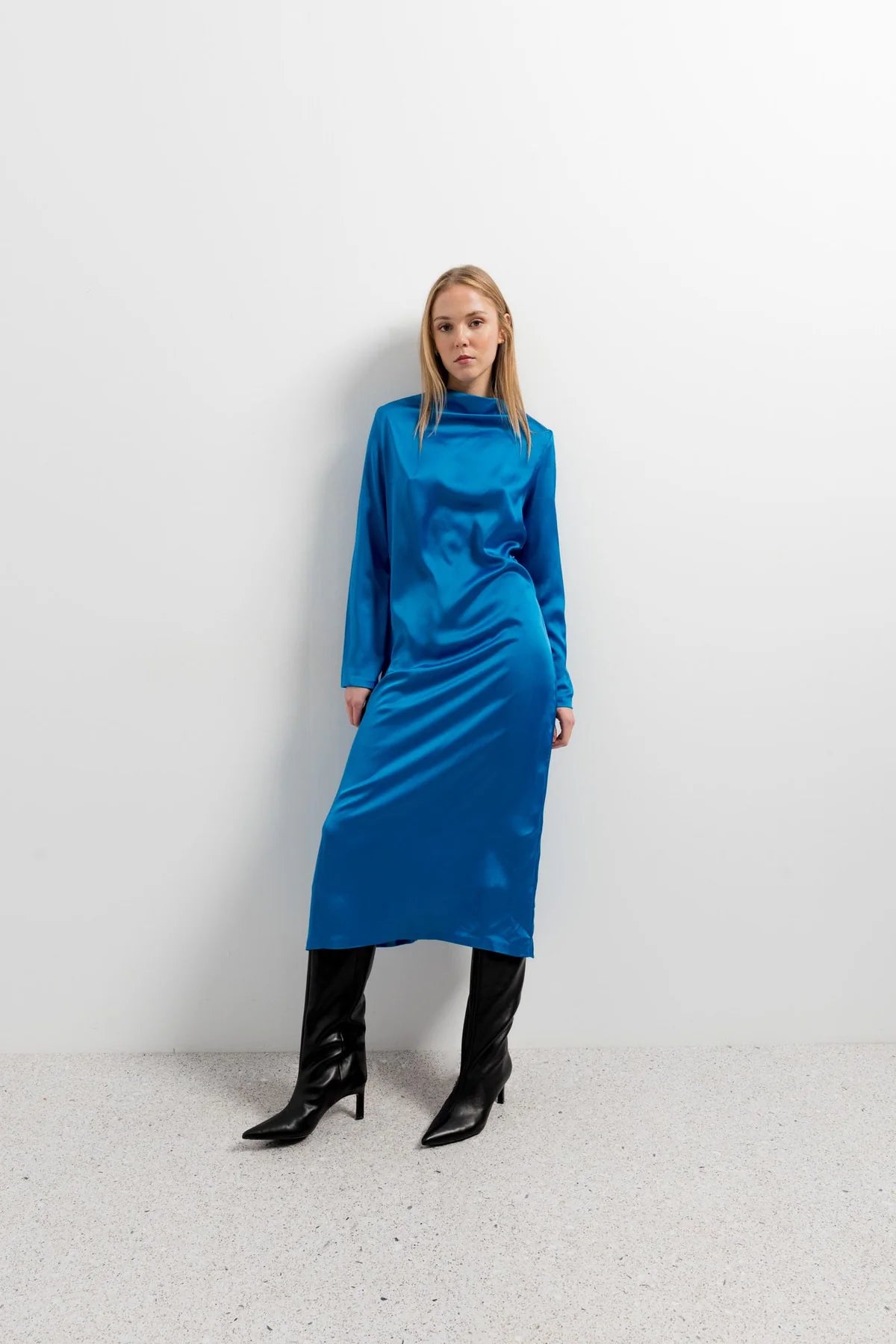 VESTIDO MIDI SATINADO