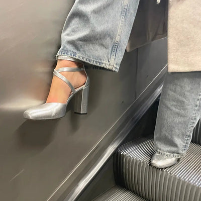 ZAPATOS PLATEADOS SWAROSKIS CON TACÓN GRUESO