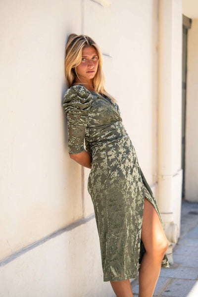 Vestido de terciopelo con abertura drapeada, invierno chic