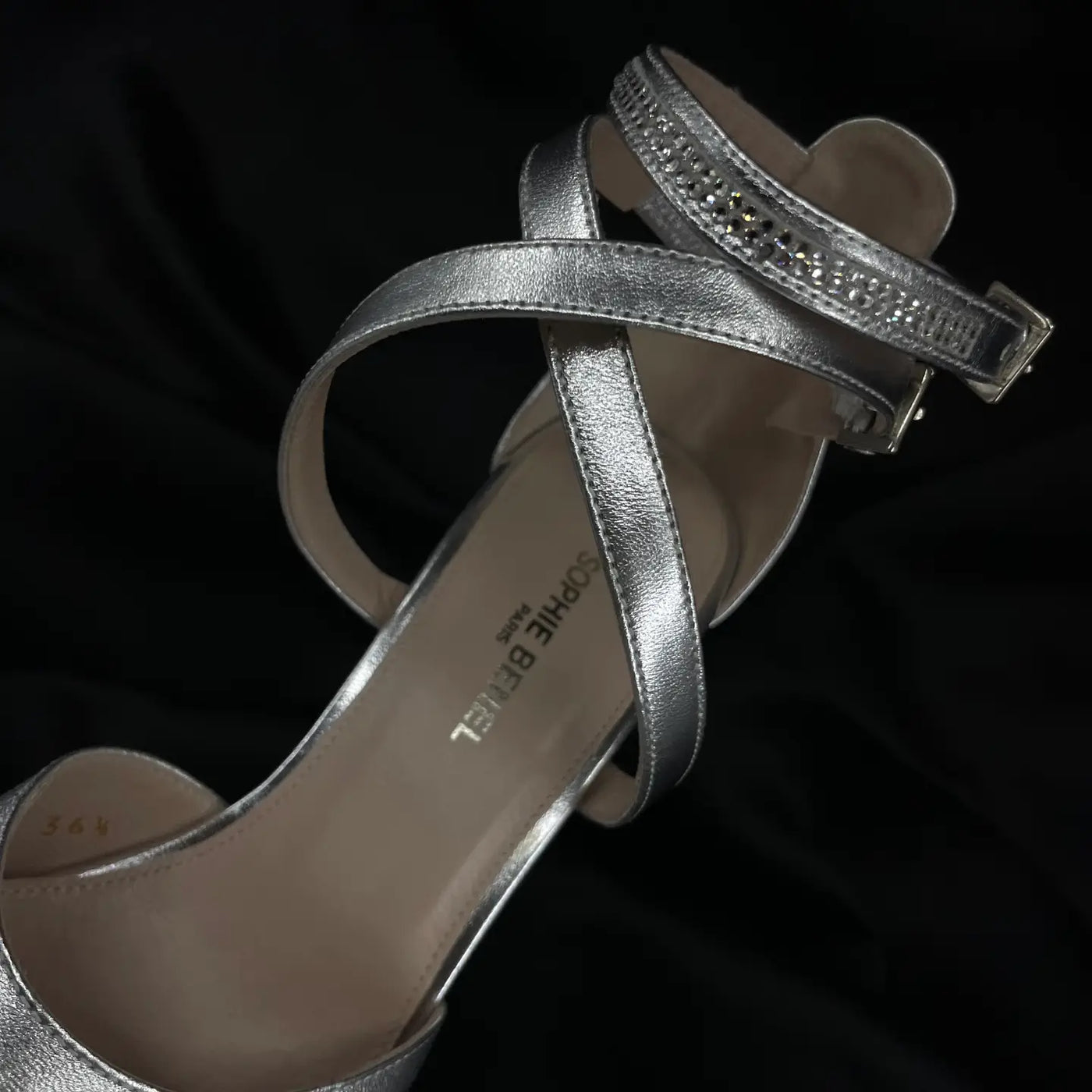 ZAPATOS PLATEADOS SWAROSKIS CON TACÓN GRUESO