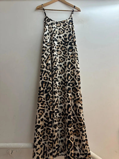 Vestido de tirantes con estampado animal.