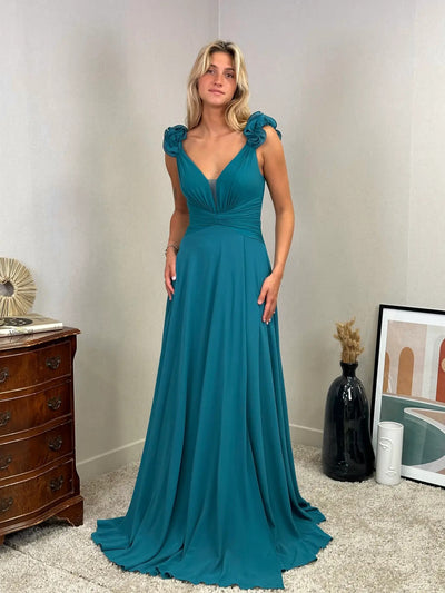 Vestido fluido  con abertura elegante