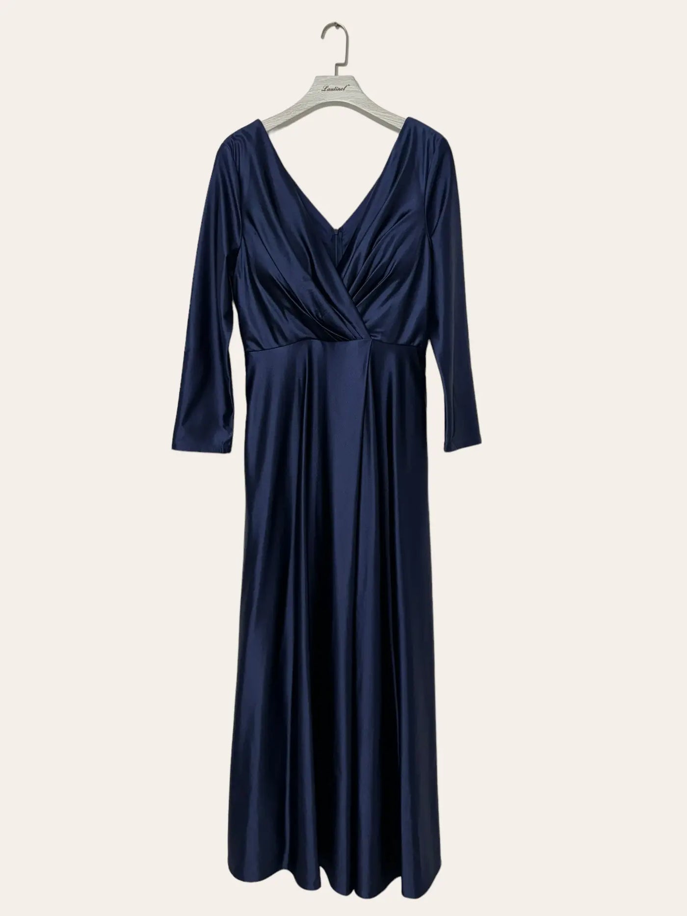Vestido maxi con cuello en V y manga larga