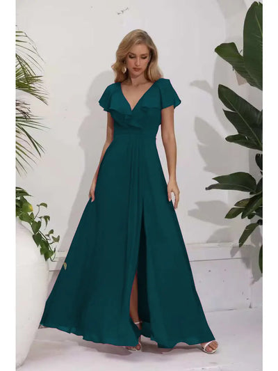 Vestido de noche largo con abertura y cuello en V