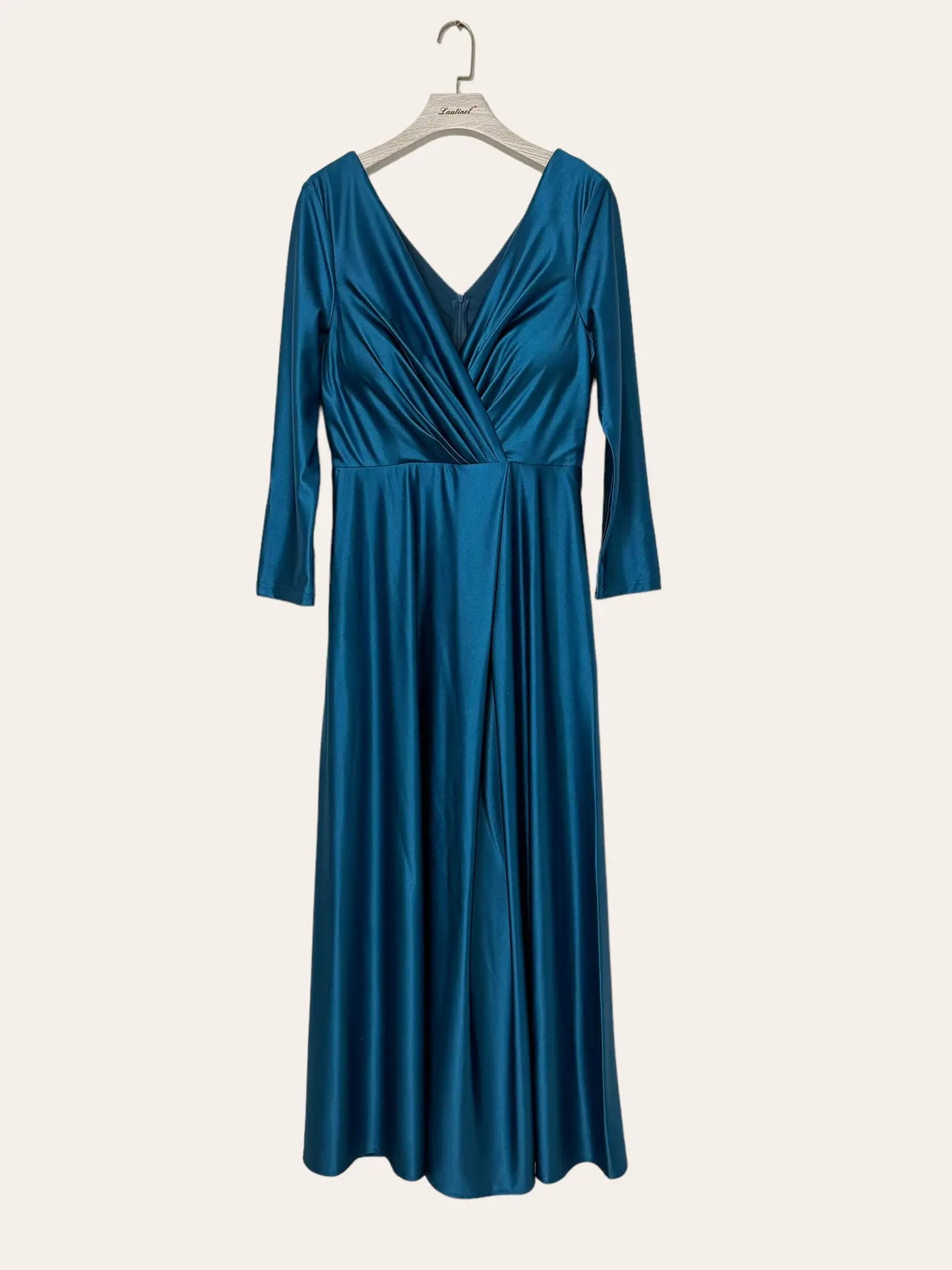 Vestido maxi con cuello en V y manga larga