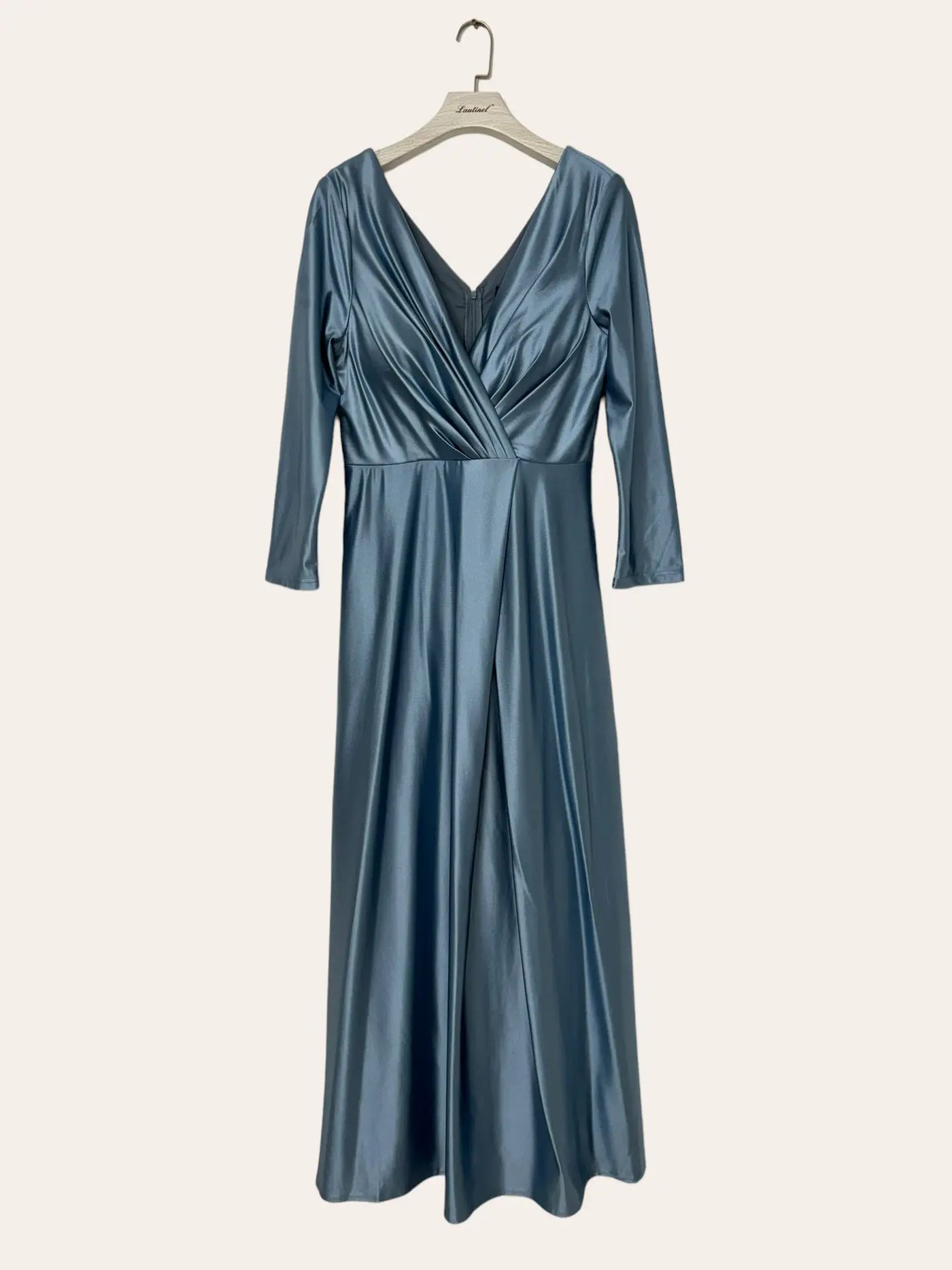 Vestido maxi con cuello en V y manga larga