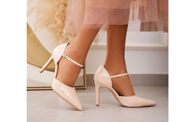 Zapato elegante en Tacón: Brillo y Sofisticación