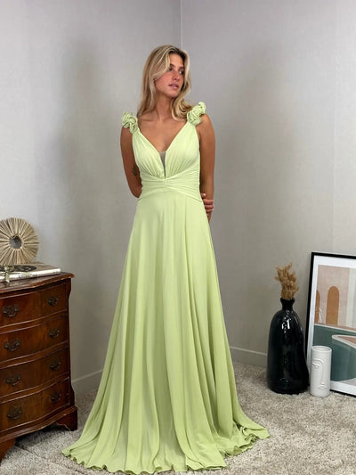 Vestido fluido  con abertura elegante