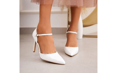 Zapato elegante en Tacón: Brillo y Sofisticación