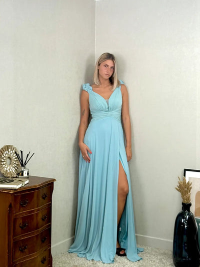 Vestido fluido  con abertura elegante