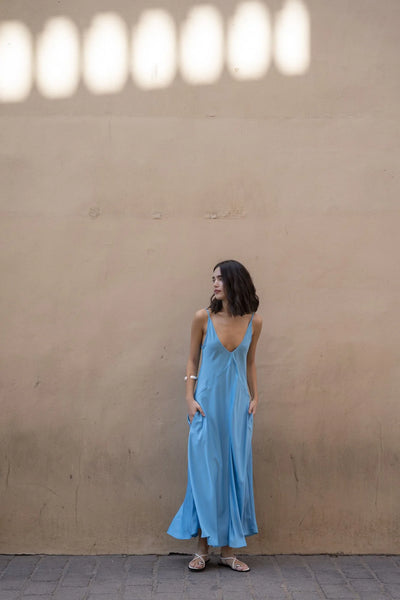 VESTIDO MIDI CON TIRANTES