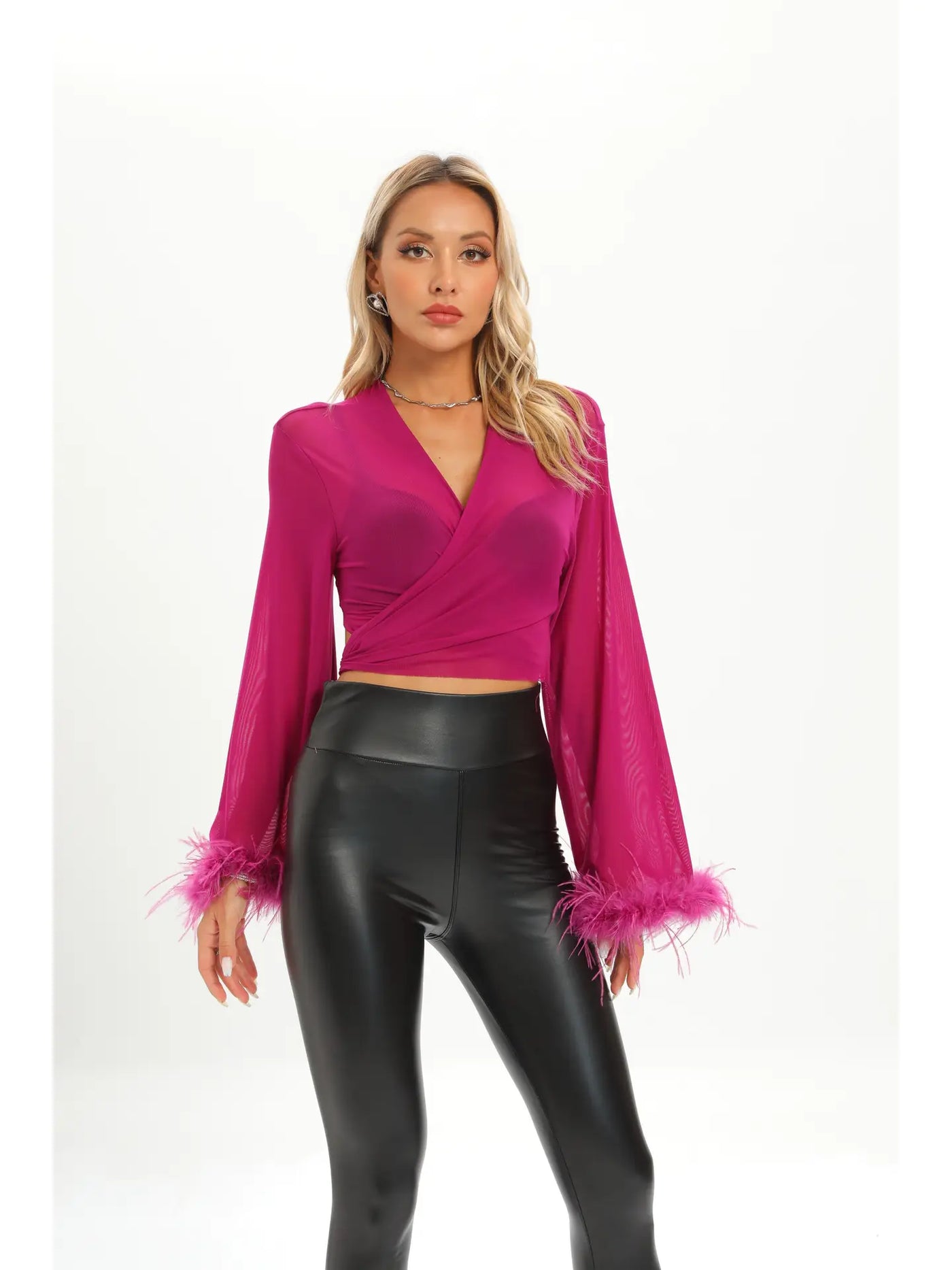 Top de manga larga con pluma