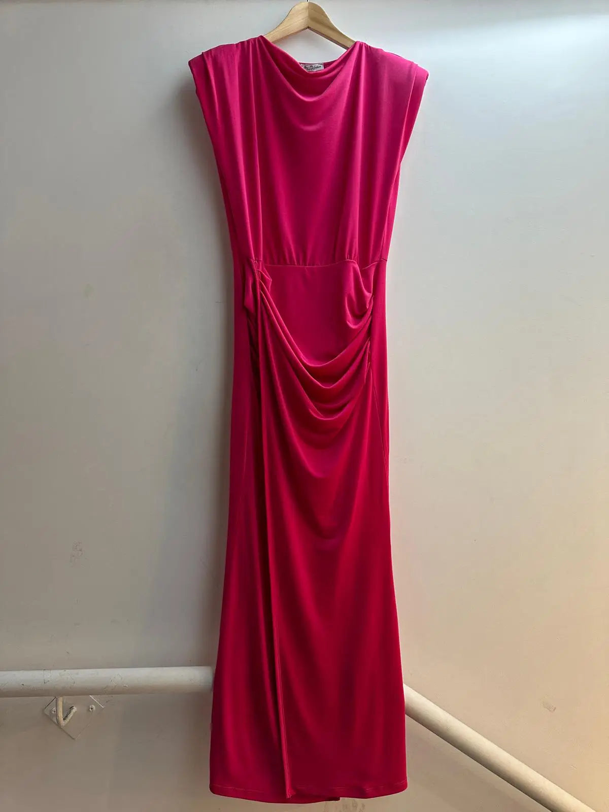 vestido largo ajustado con abertura