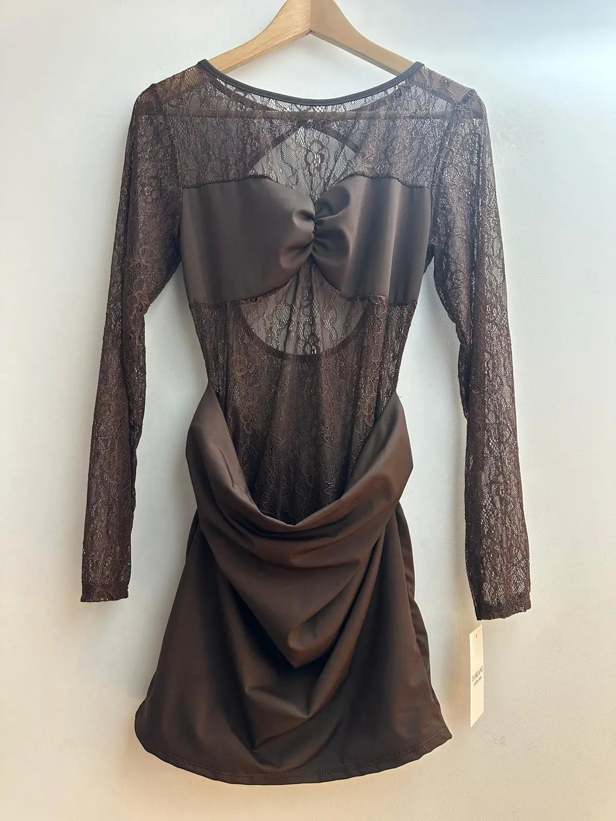 Vestido corto con encaje