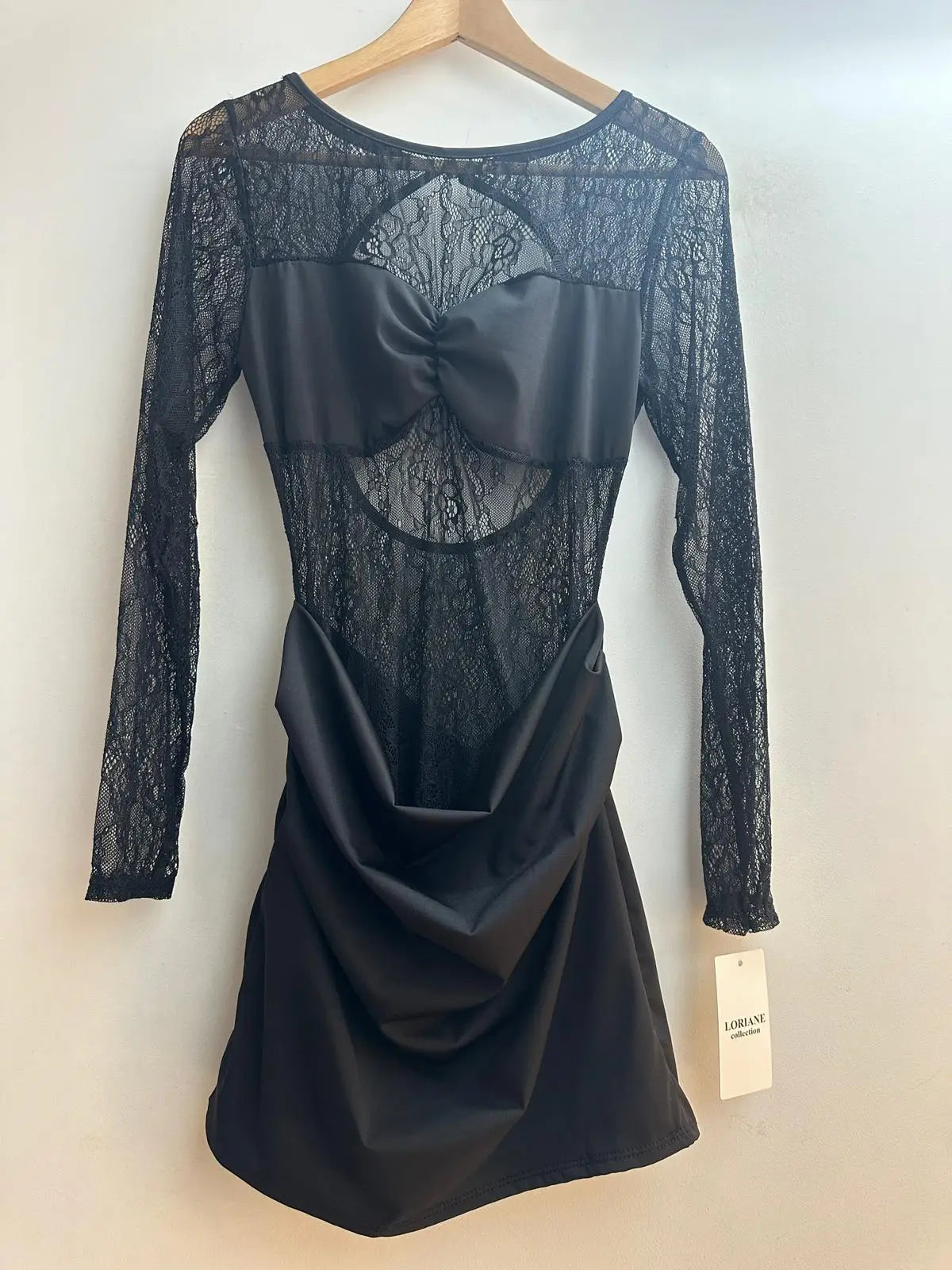 Vestido corto con encaje