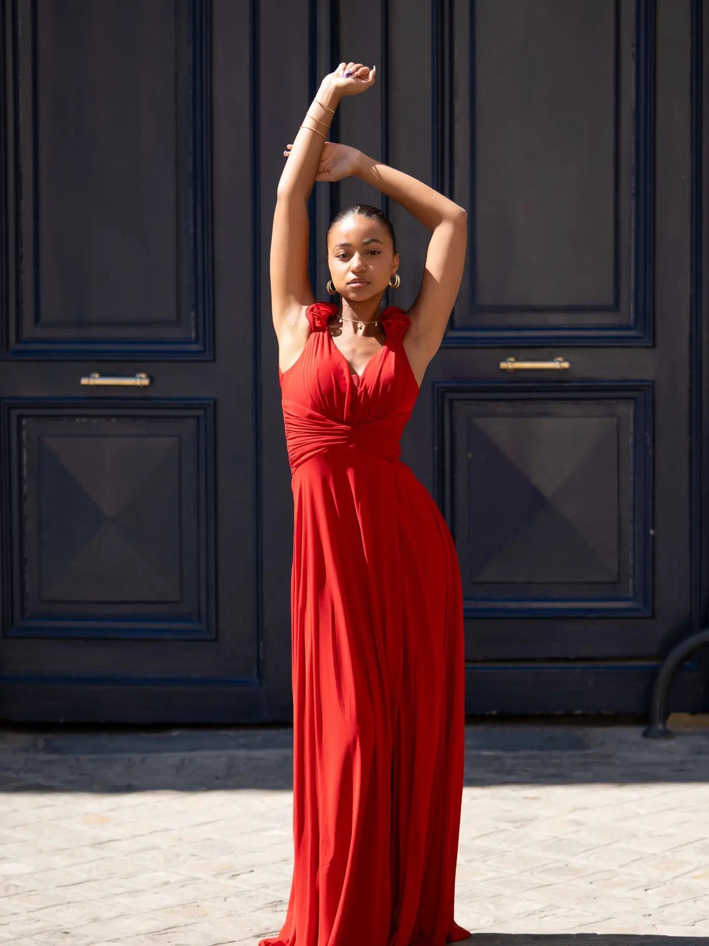Vestido fluido  con abertura elegante