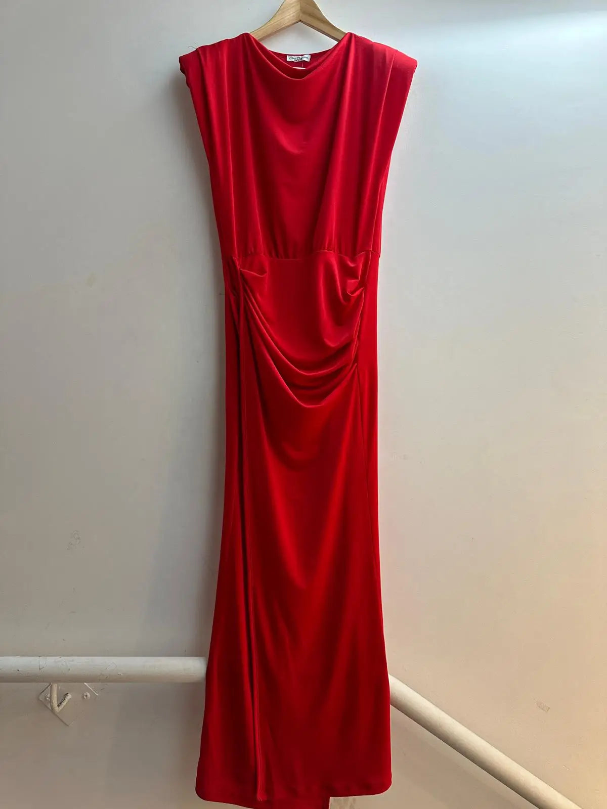 vestido largo ajustado con abertura