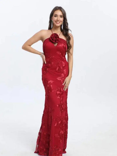 Vestido con flor de encaje y toque satinado