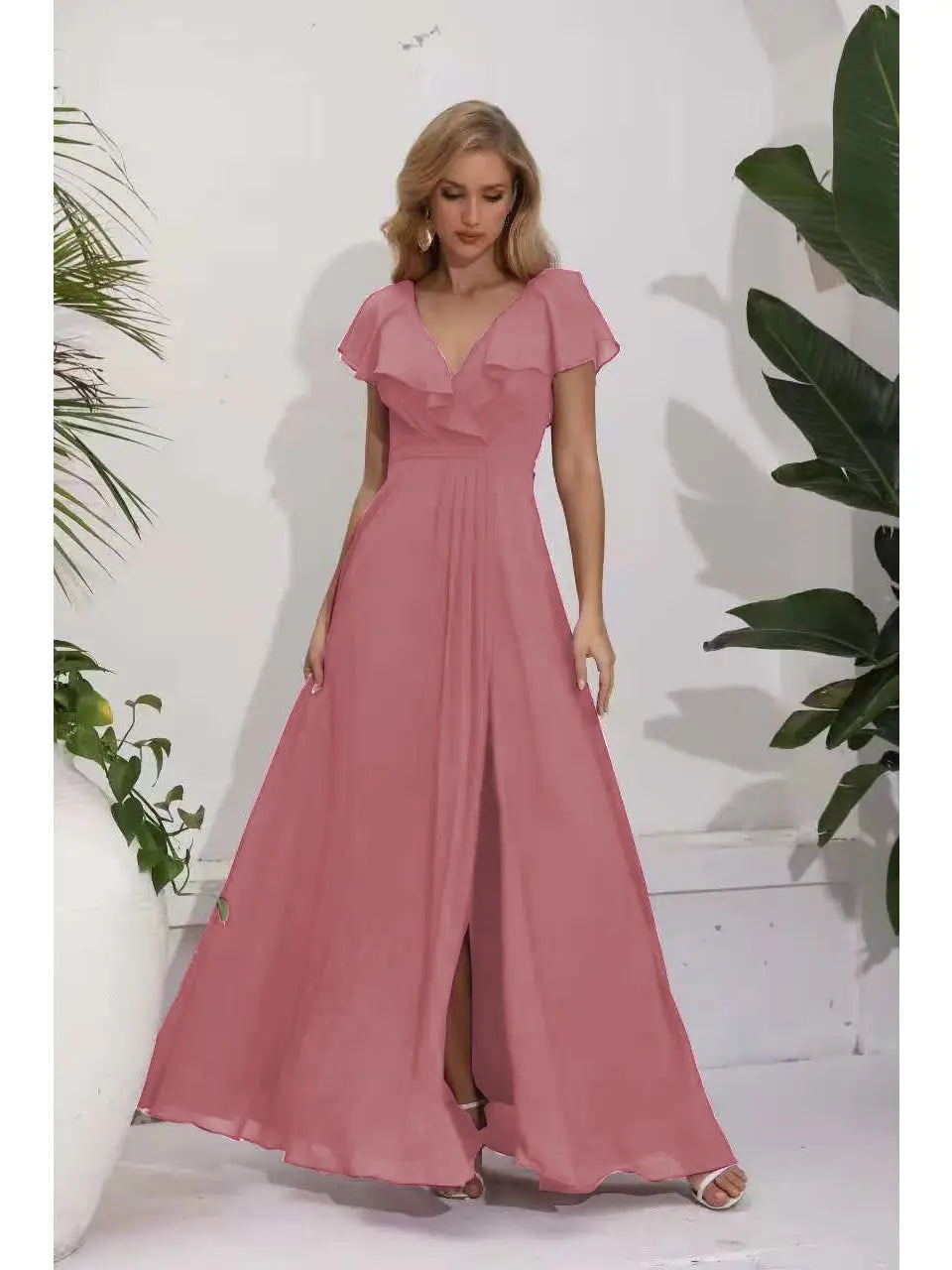 Vestido de noche largo con abertura y cuello en V