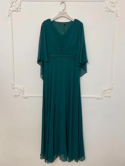 Vestido con mangas y pedreria en V