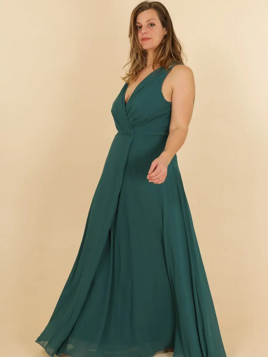 Vestido largo con abertura en cuello en V