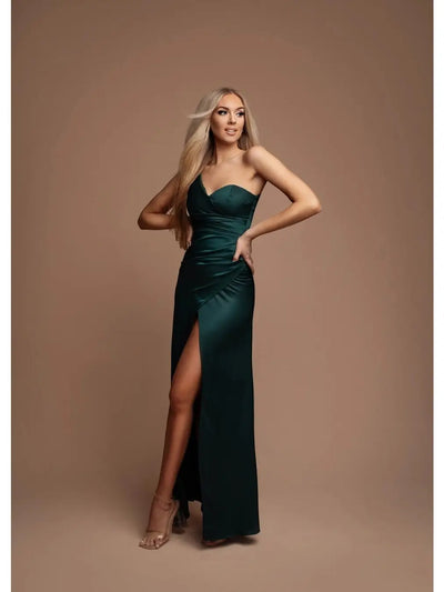 Vestido largo asimétrico fluido con abertura elegante