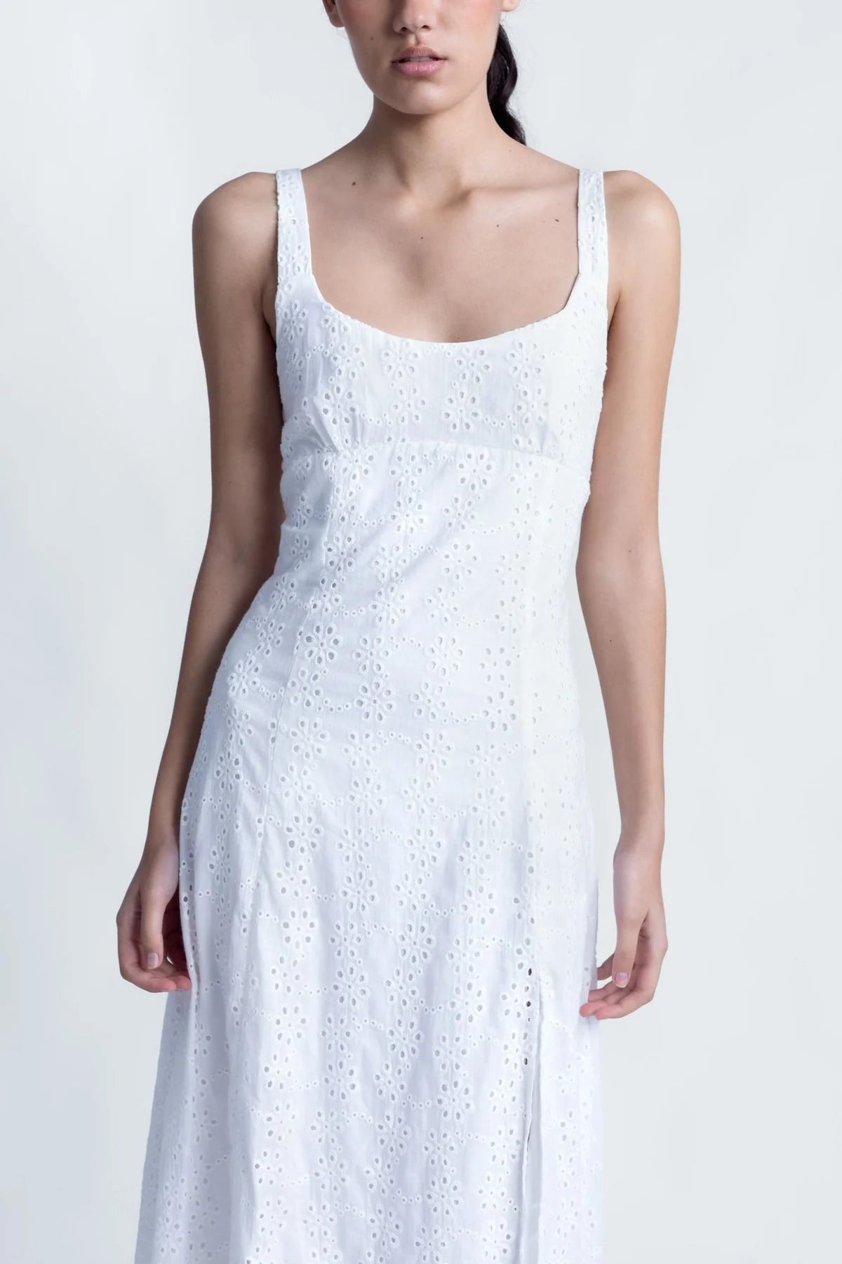 VESTIDO MIDI PERFORADO